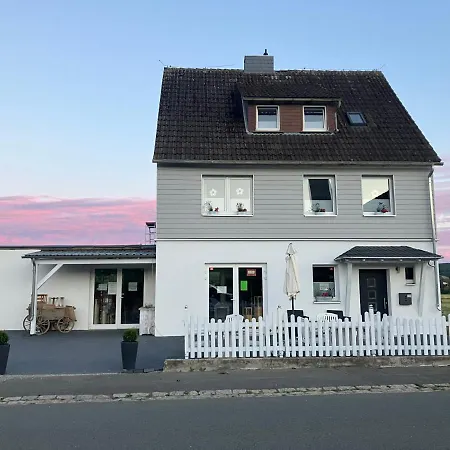 شقة Mellys Cafe & Store