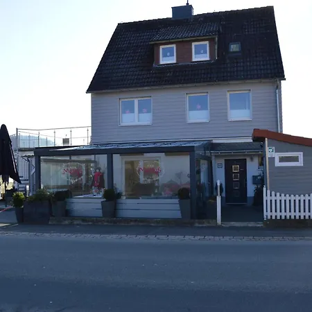 Mellys Cafe & Store *